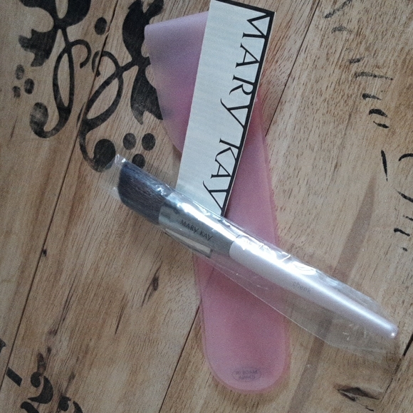 MARY KAY CHEEK BRUSH